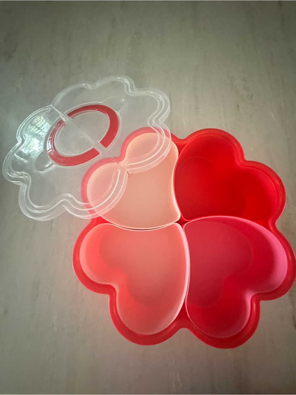 Heart-Shaped Silicone Snack Tray - Pink & Red